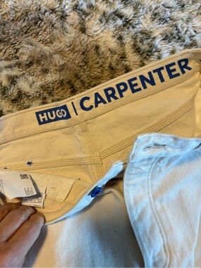 HUGO Carpenter Relaxed Jeans in Cream with Blue Logo